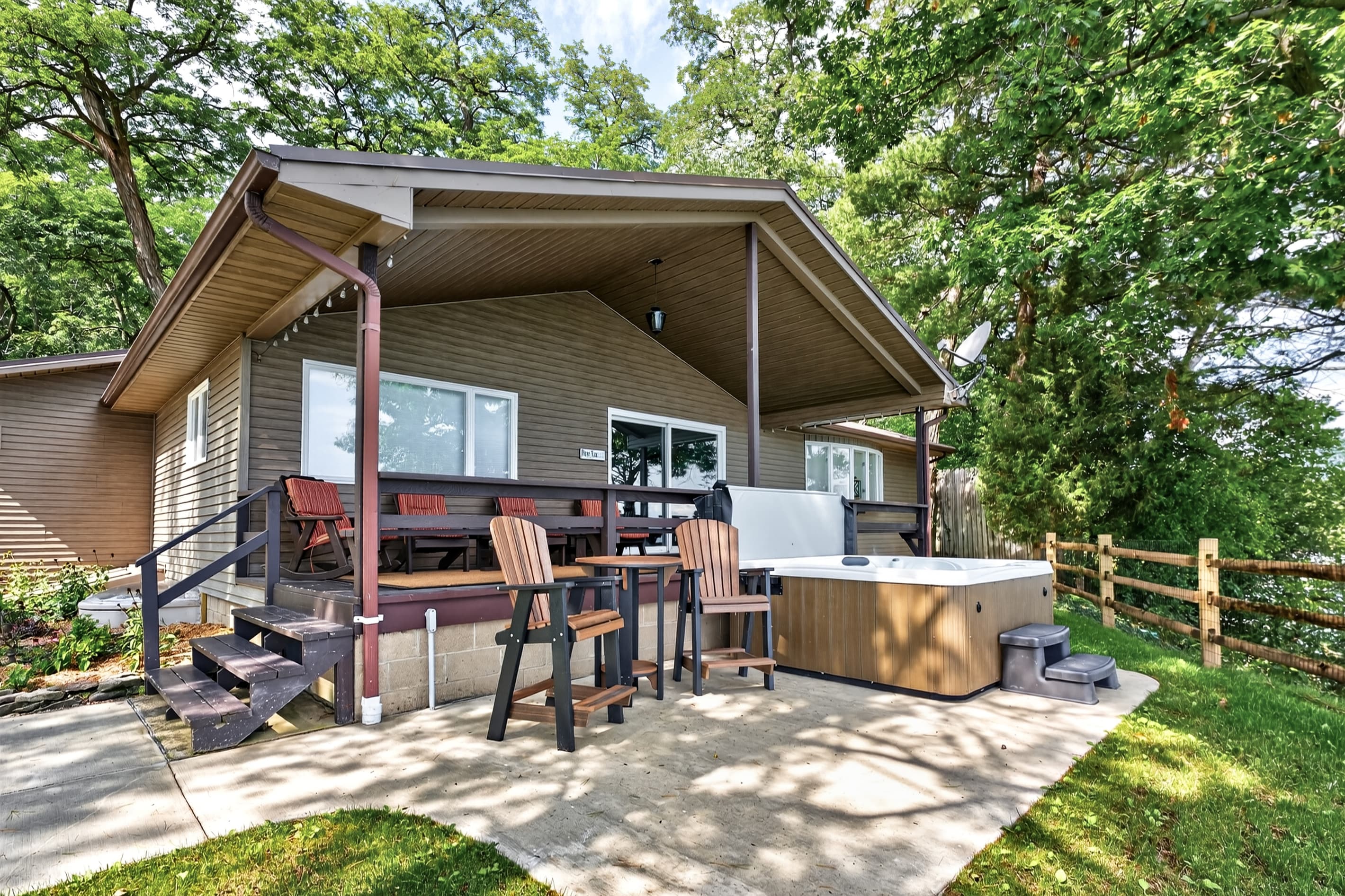 Covered patio with hot tub and dining