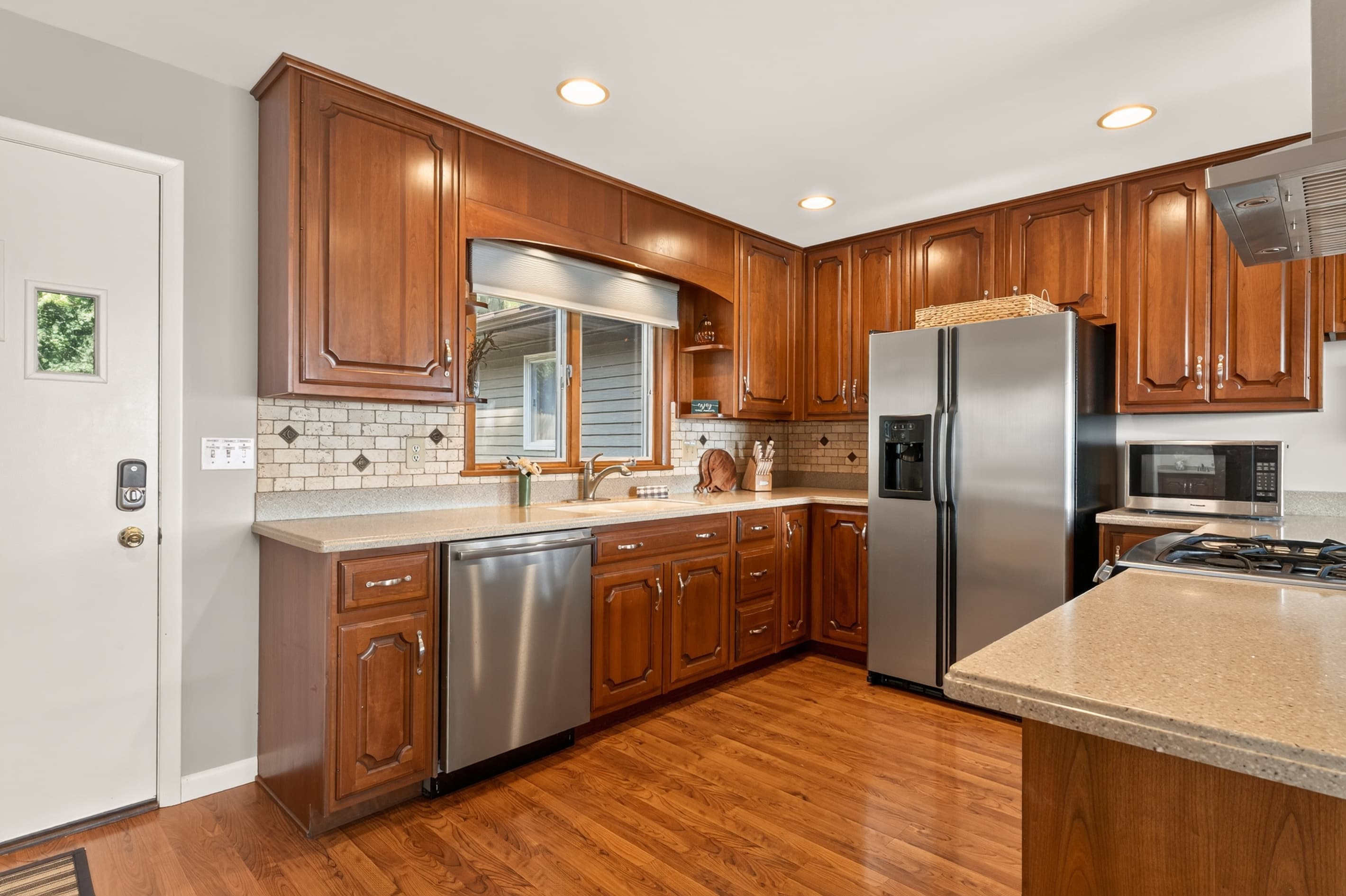 Wood cabinetry and full-size appliances