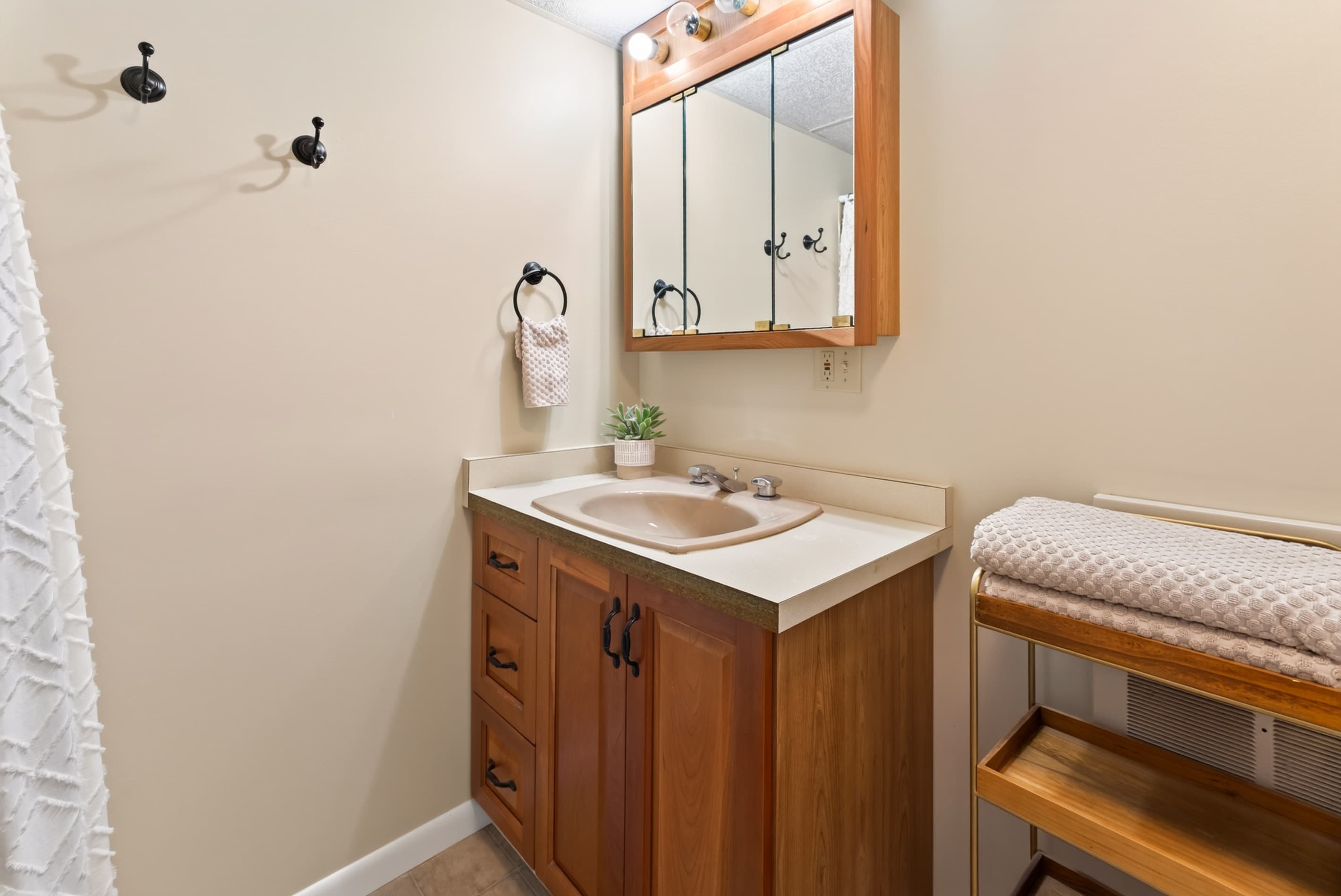 Vanity with bench and wall mirror