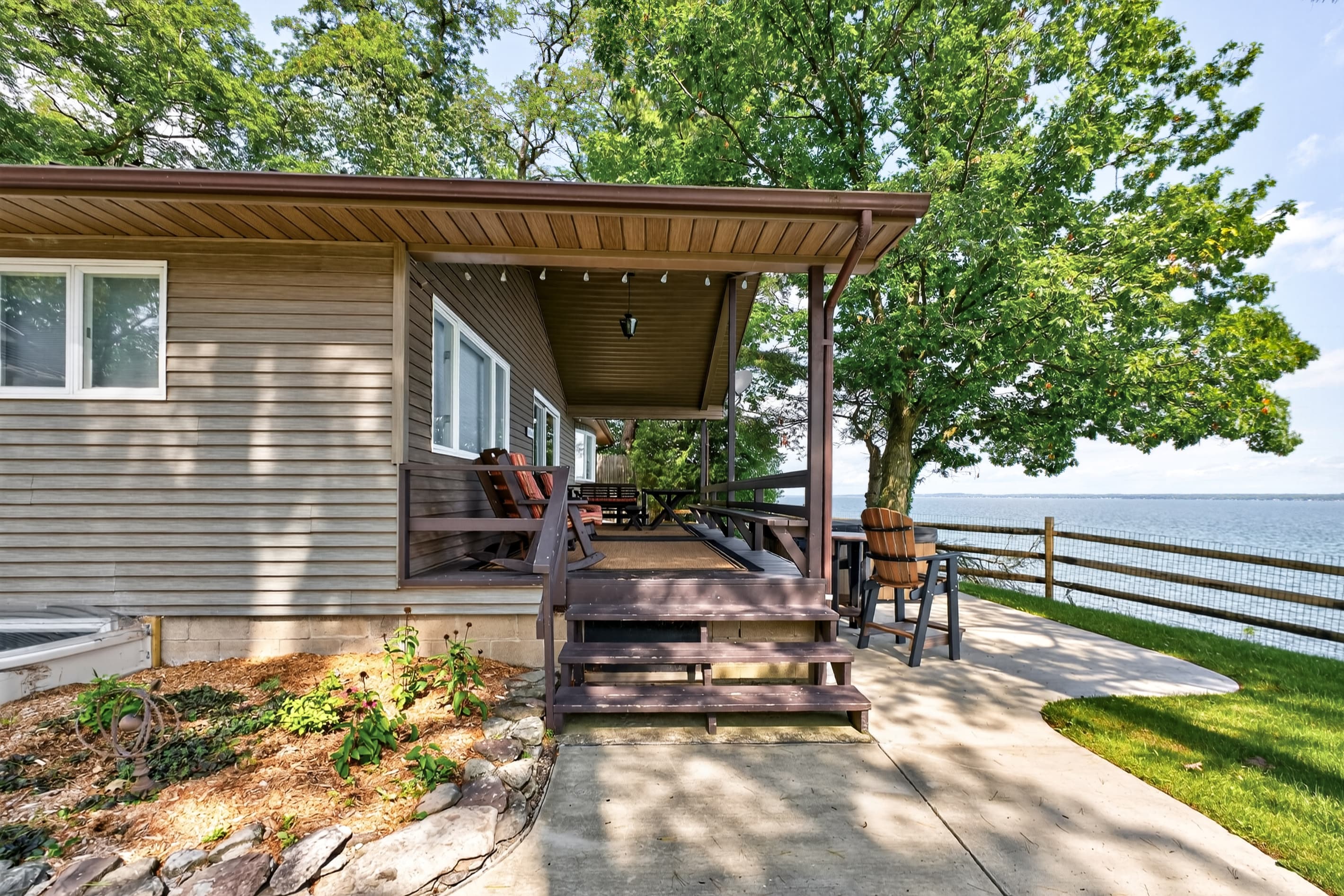 Exterior porch facing the lake