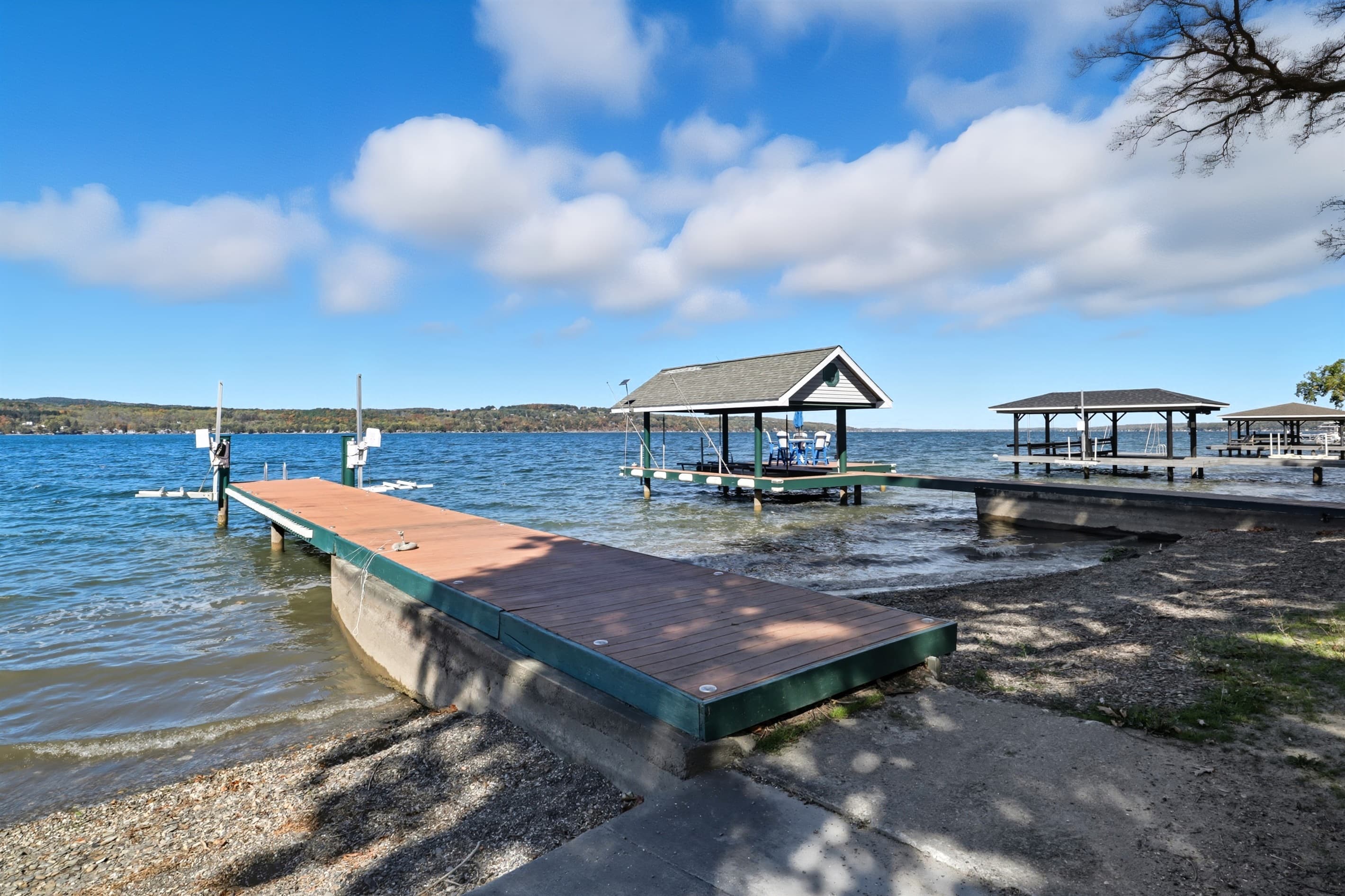 Dock extending into the lake