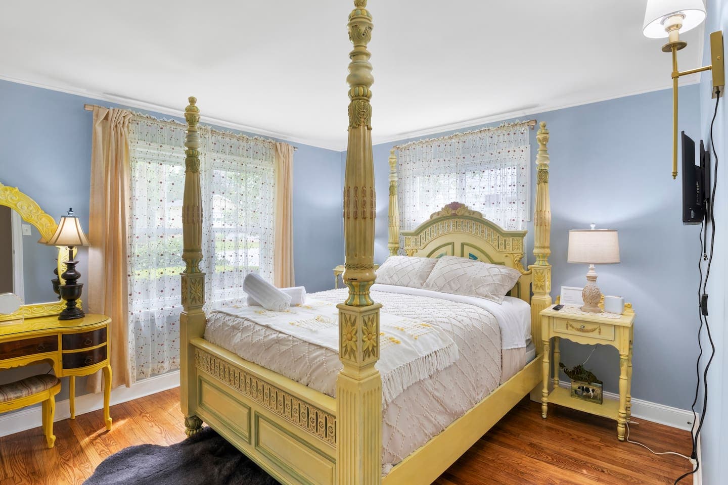 Bedroom with canopy bed 