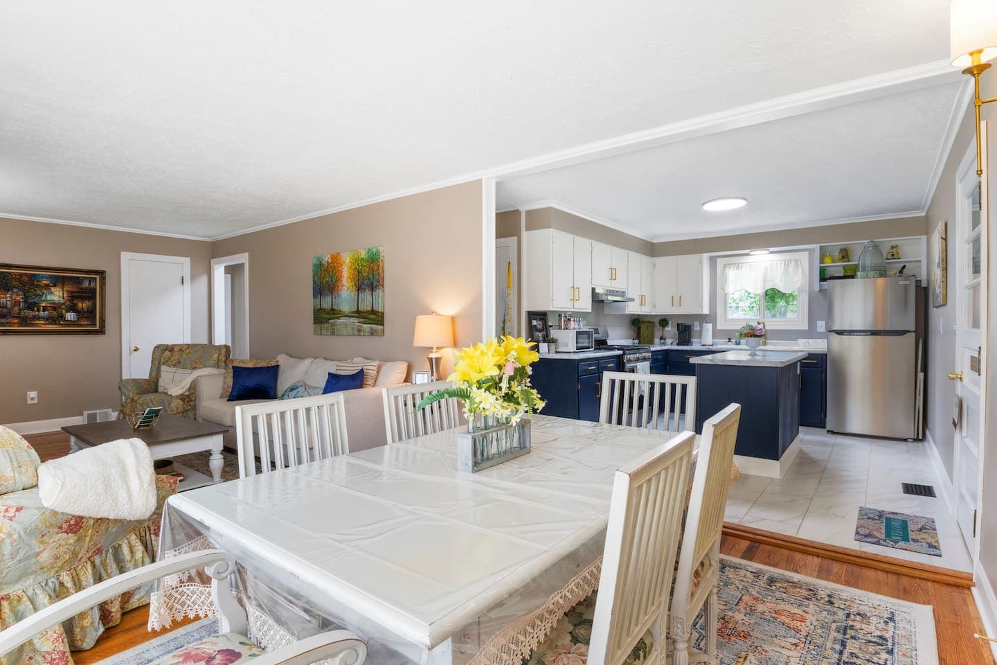 Open dining area connecting the kitchen