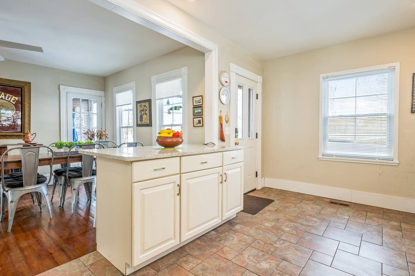 Open kitchen with multiple windows