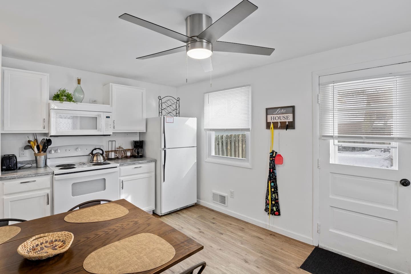 Cooking area with range and microwave