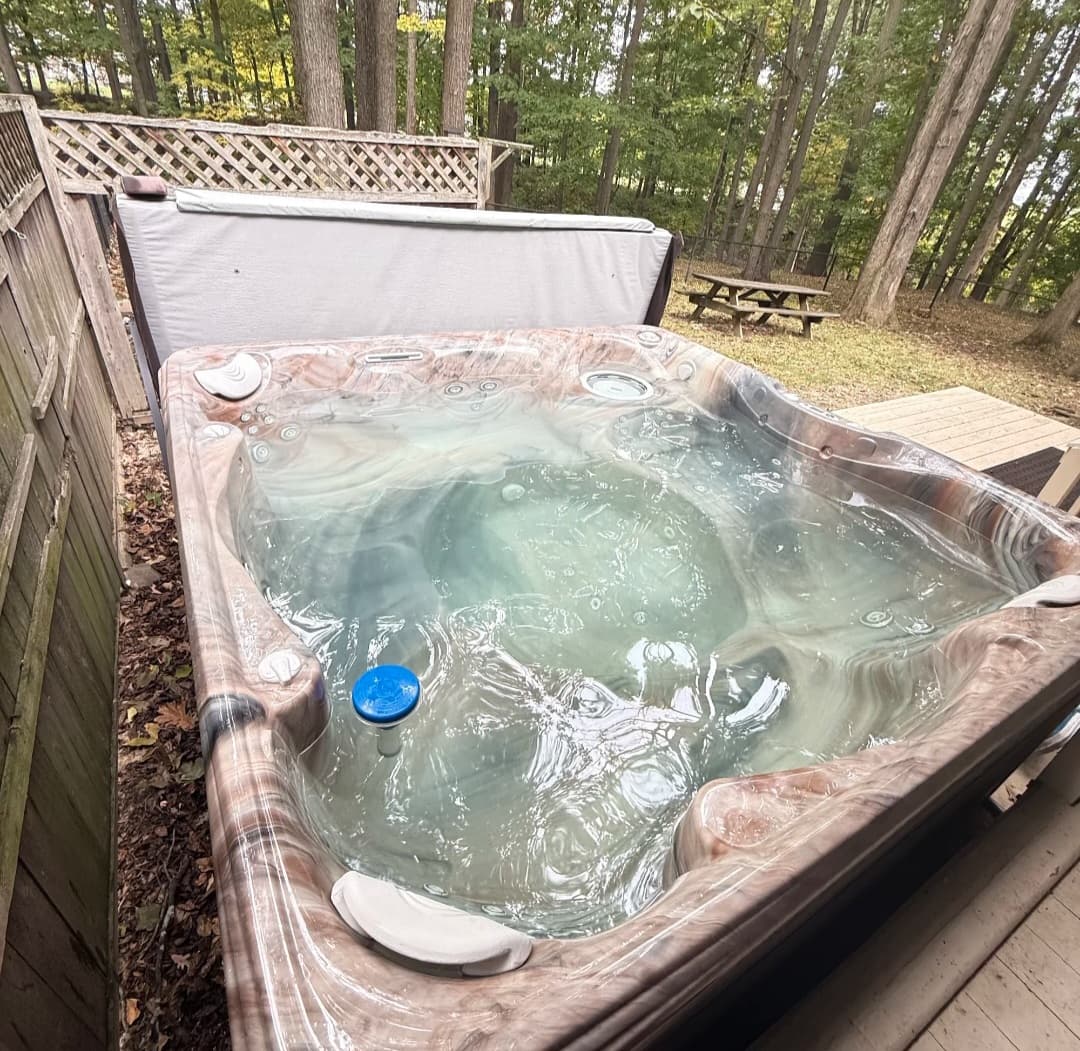 Bubbling hot tub in the outdoor area