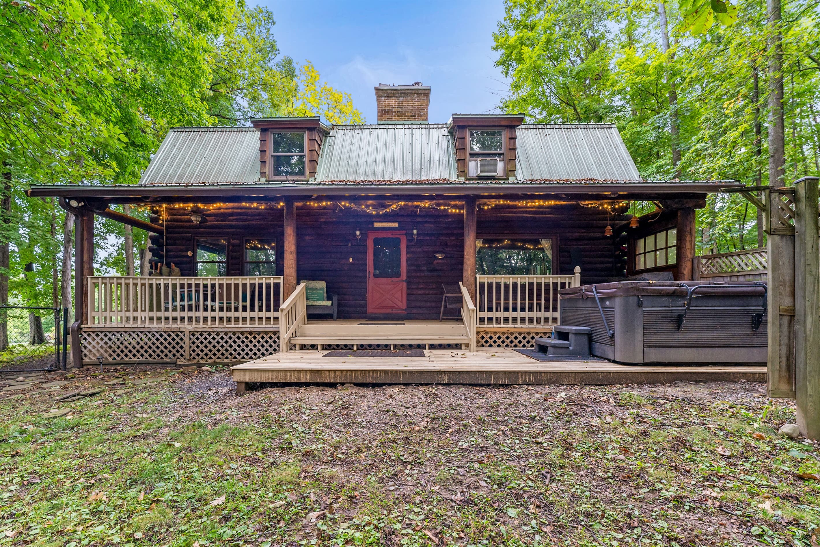 Cabin exterior with spacious covered deck
