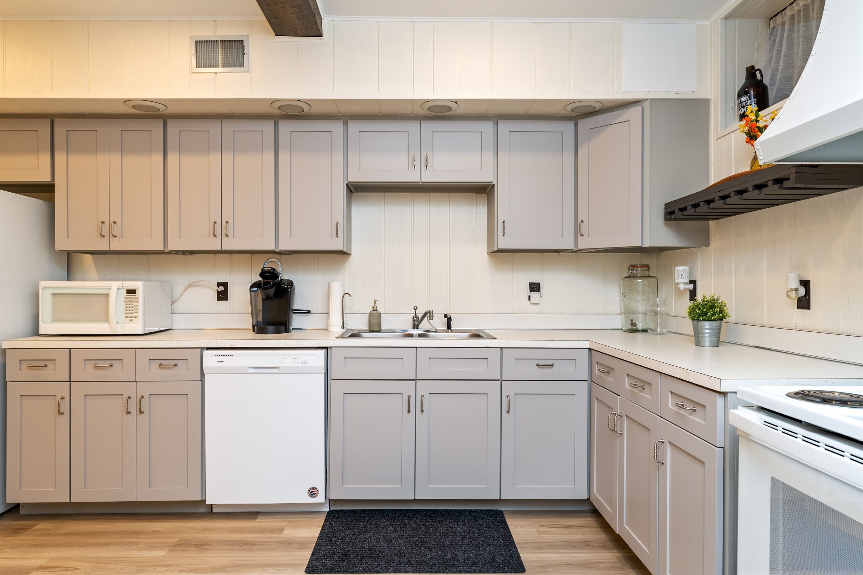 Basement kitchenette with ample counter space