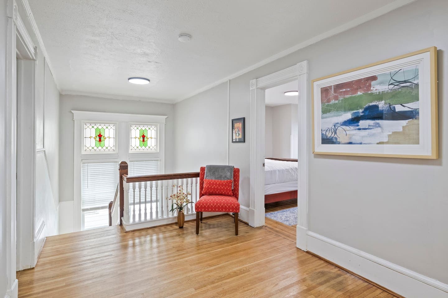 Upper landing with bench and natural light