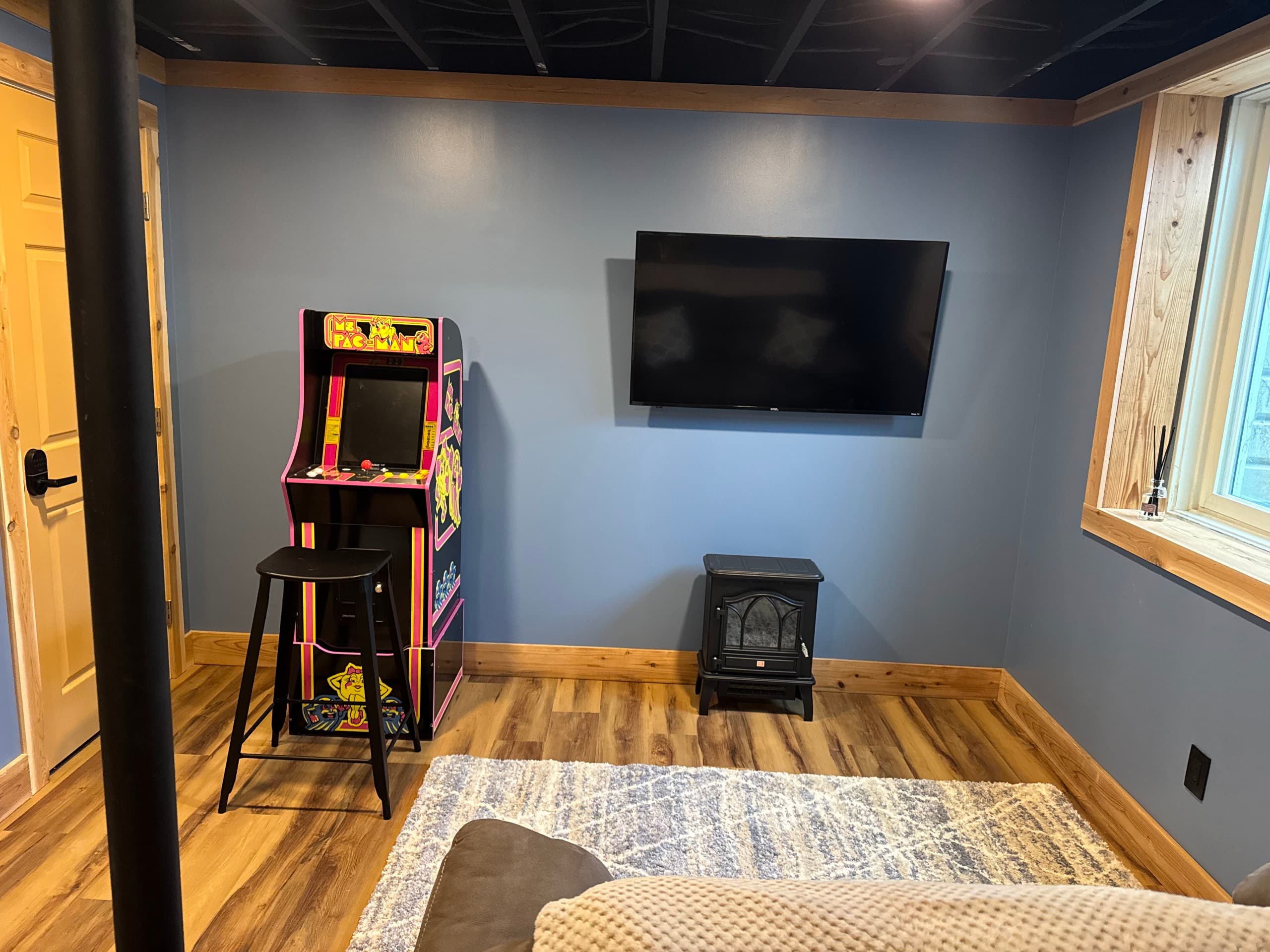 Game room with arcade machine and television