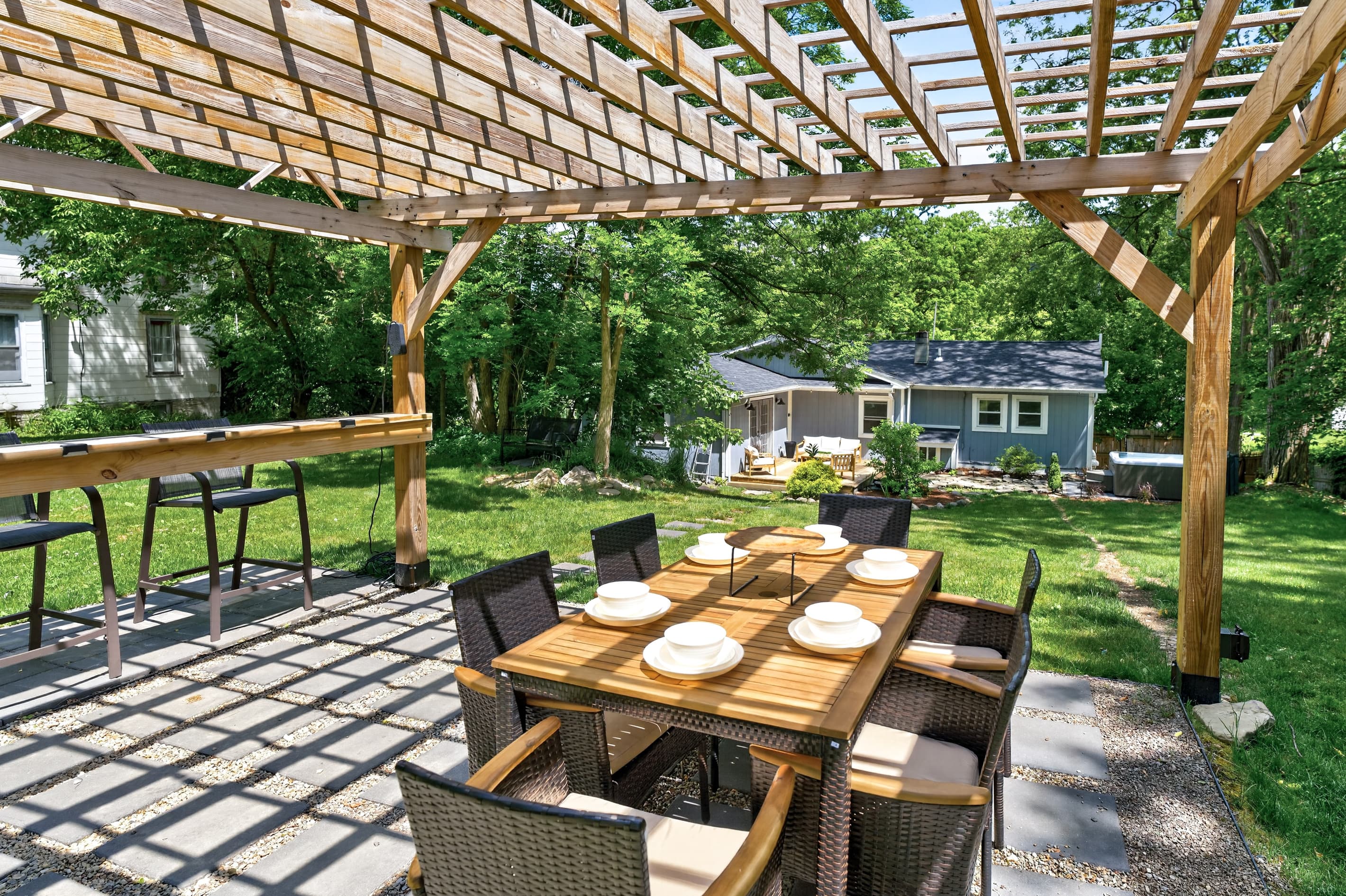 Pergola-covered dining table in the backyard