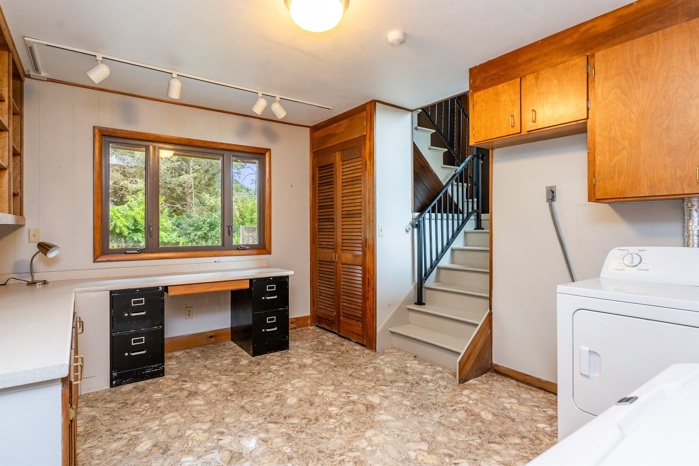 Split-level entryway with dedicated workspace and laundry area