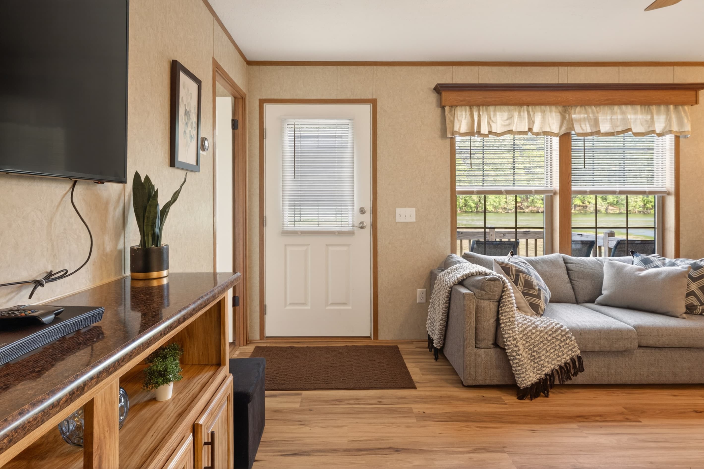 Cabin #3 entry seating beside large windows