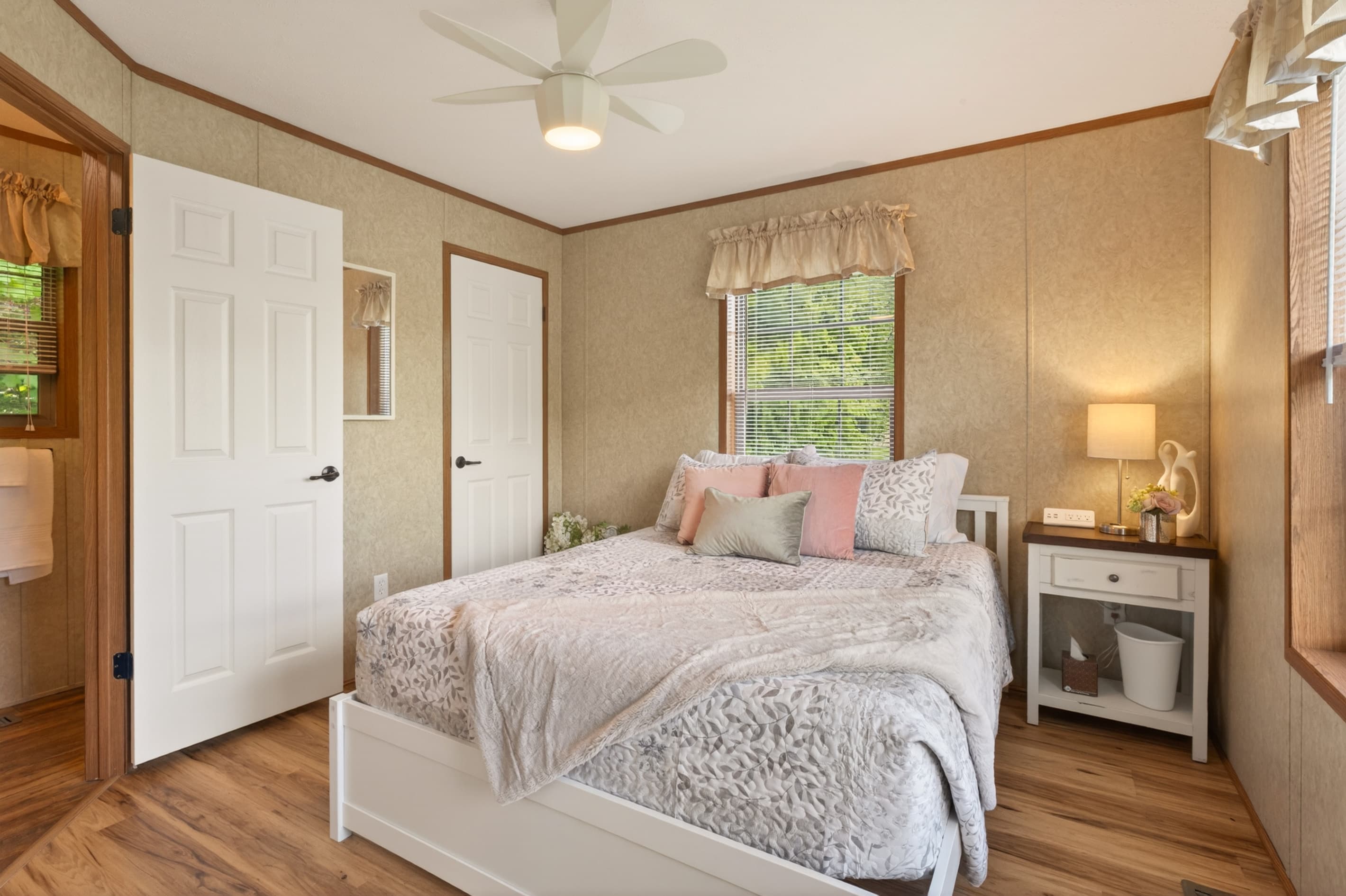 Cabin #3 bedroom with pink accents