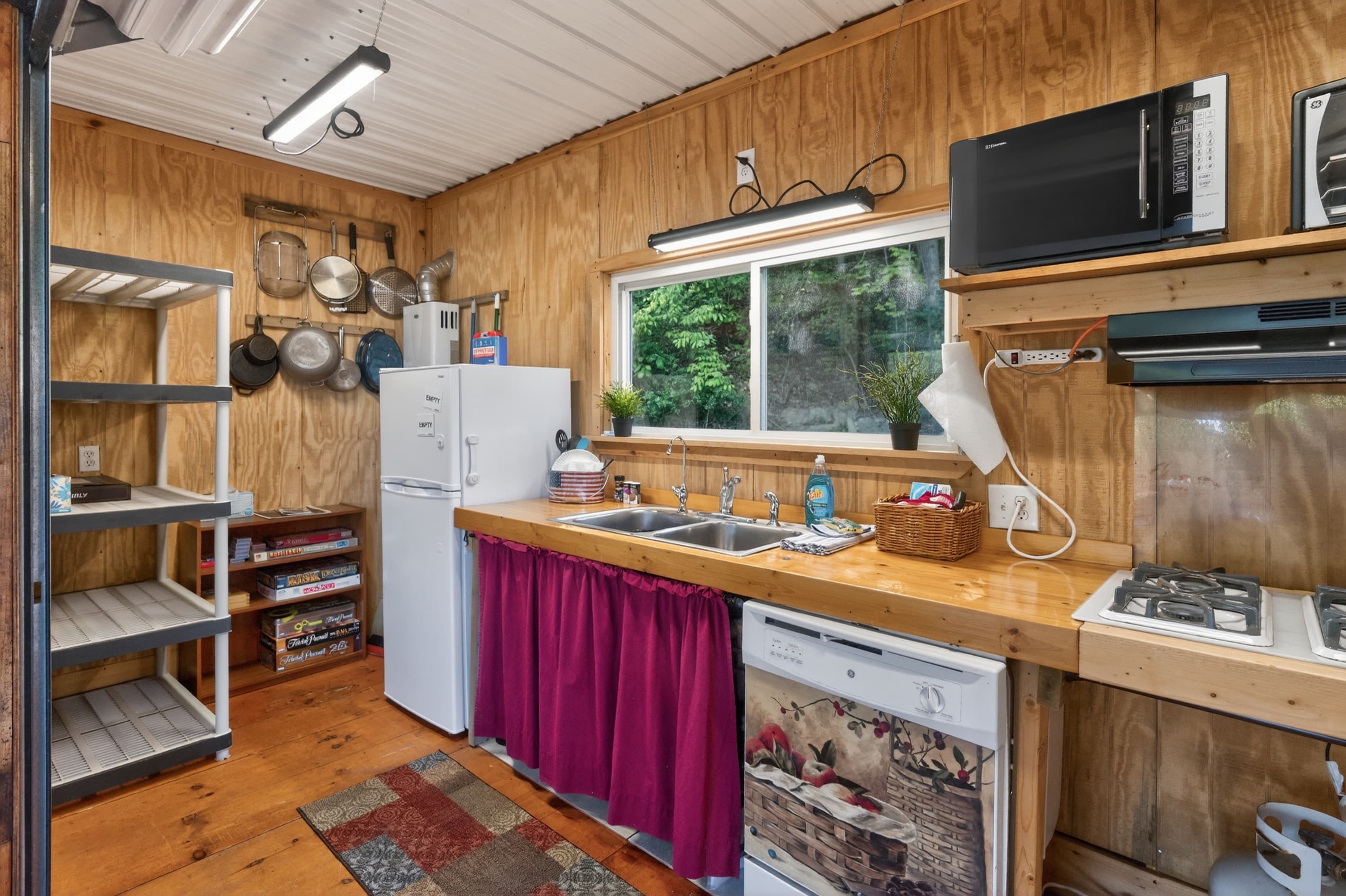 Screened pavilion full kitchen