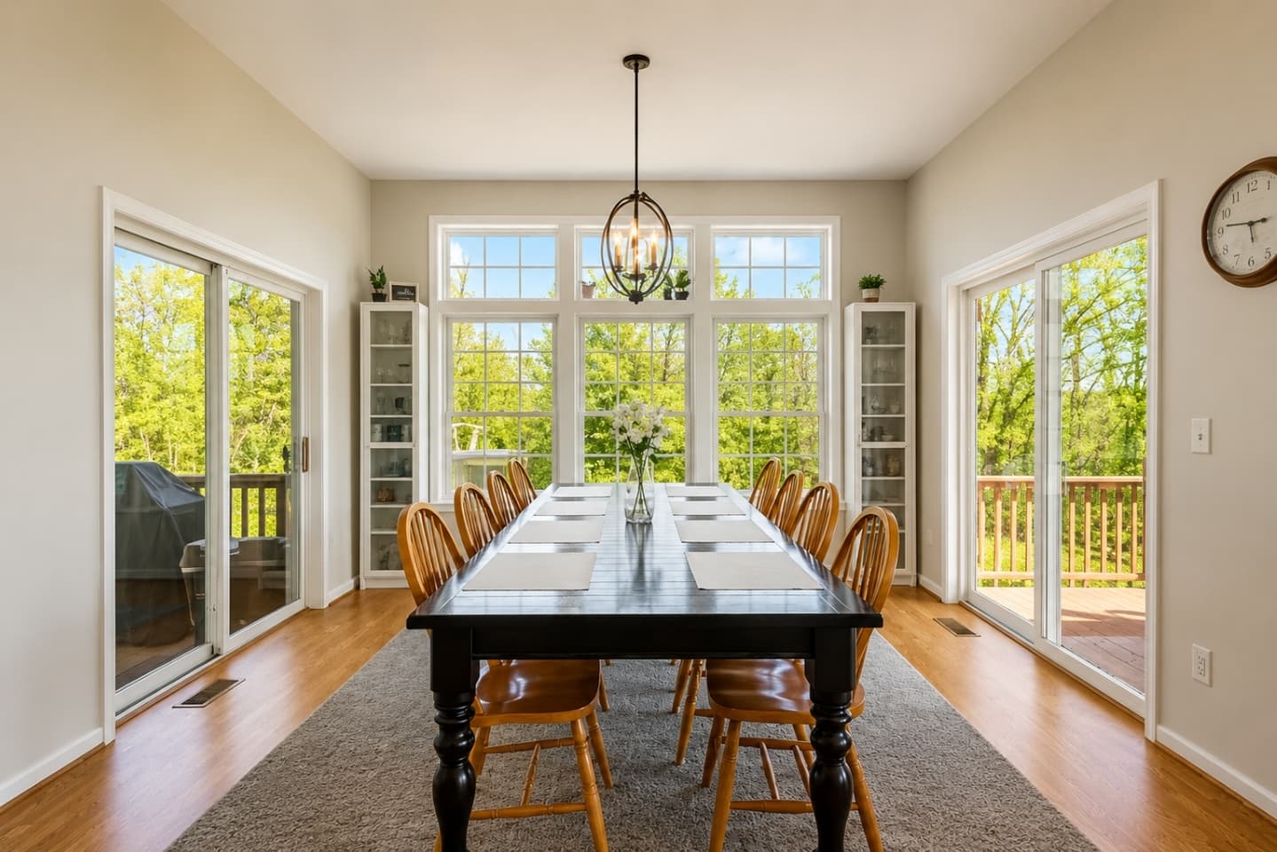 Dining room with windows and built in shelves