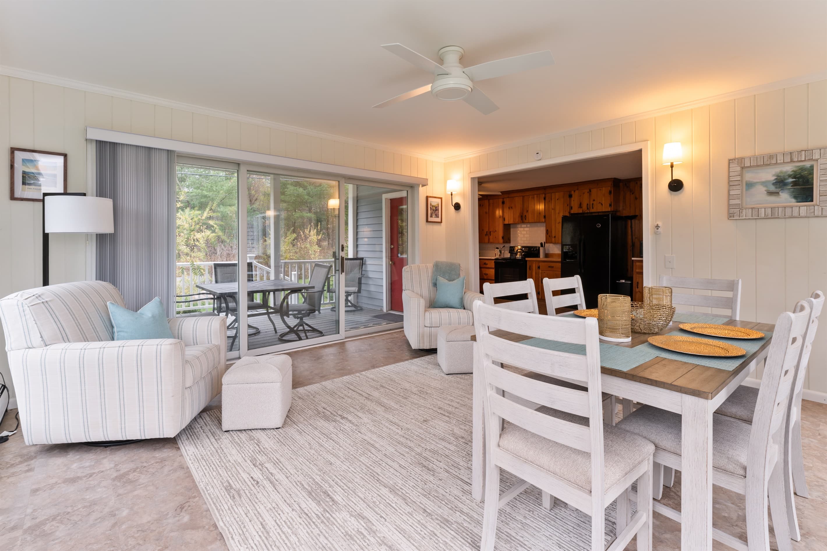 Four-season room adjoining the kitchen
