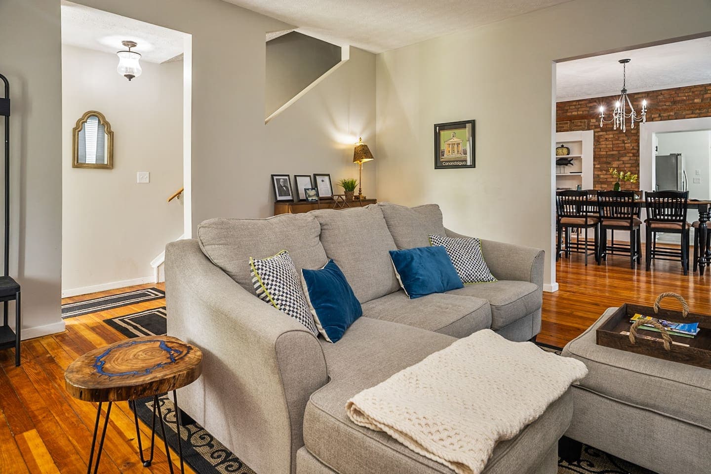 Sitting area connected to the dining room