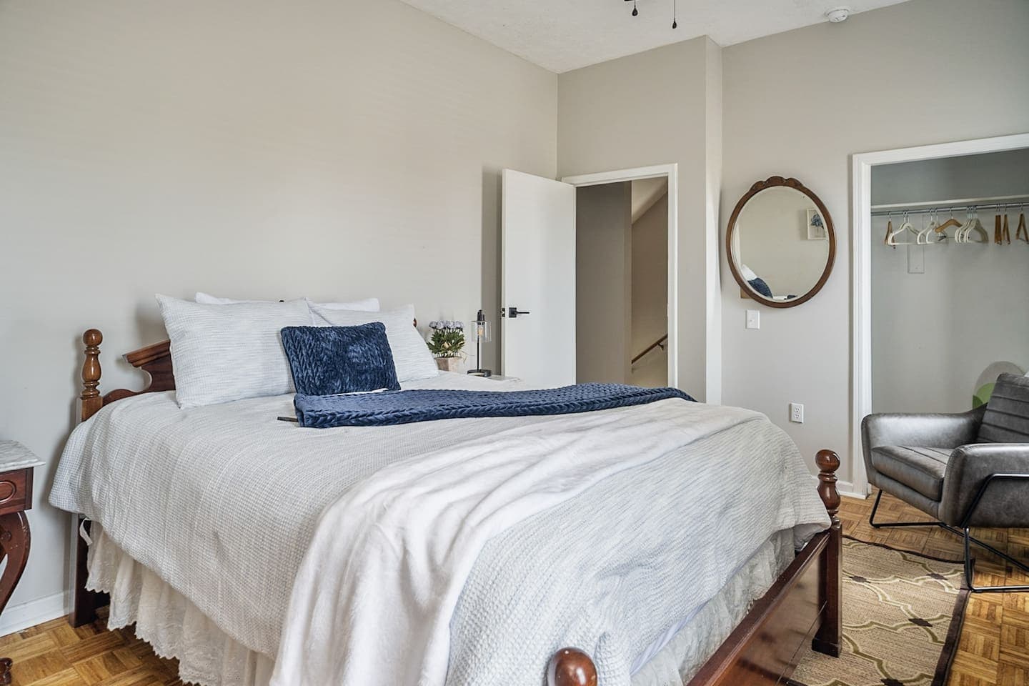 Queen bedroom with sitting chair