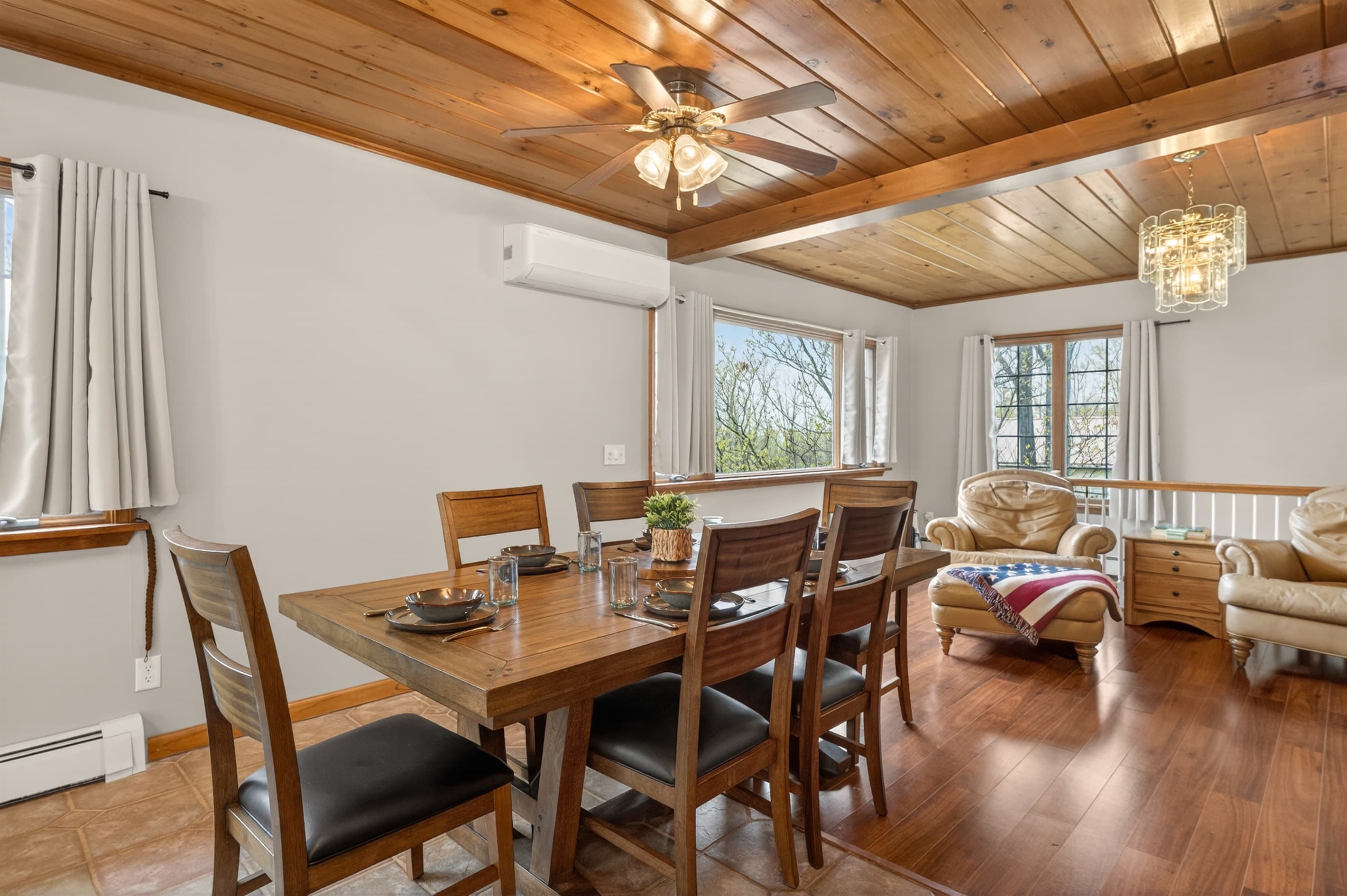 Dining area connecting to the lounge