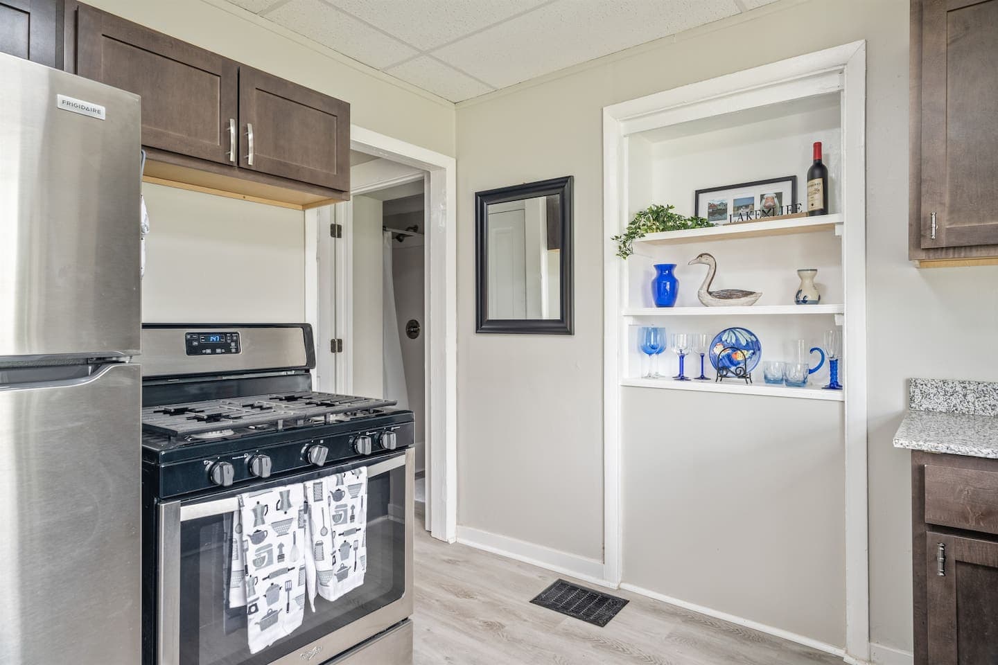 Unit 42.5 kitchen with gas range