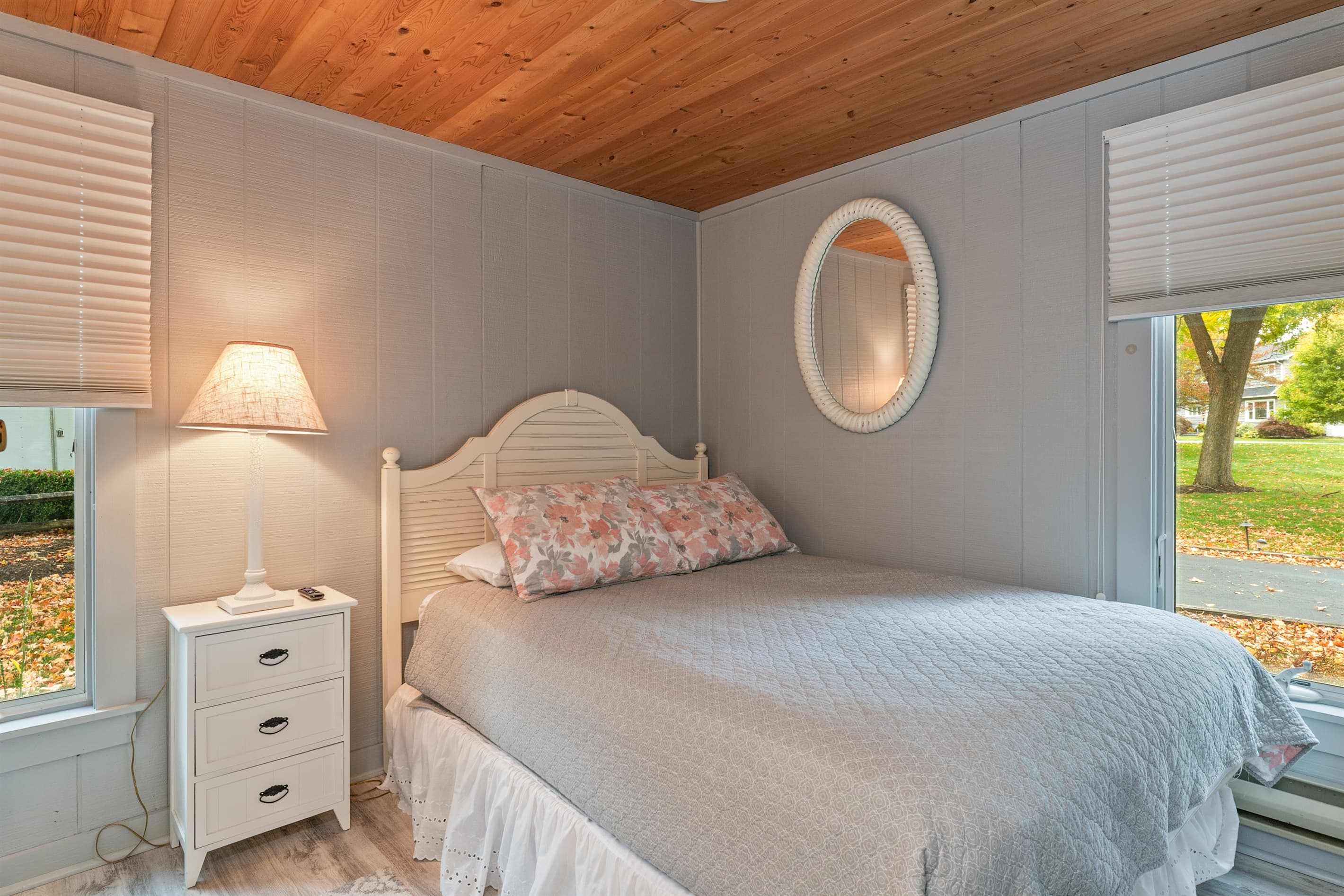Guest bedroom with wood-paneled ceiling