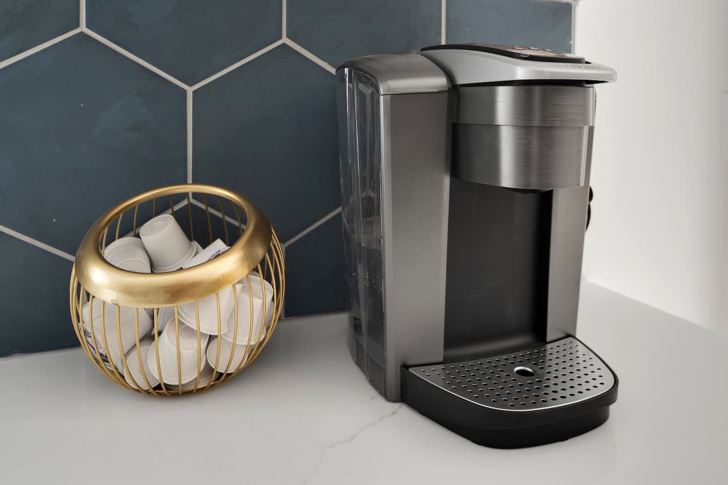 Single-serve coffee station