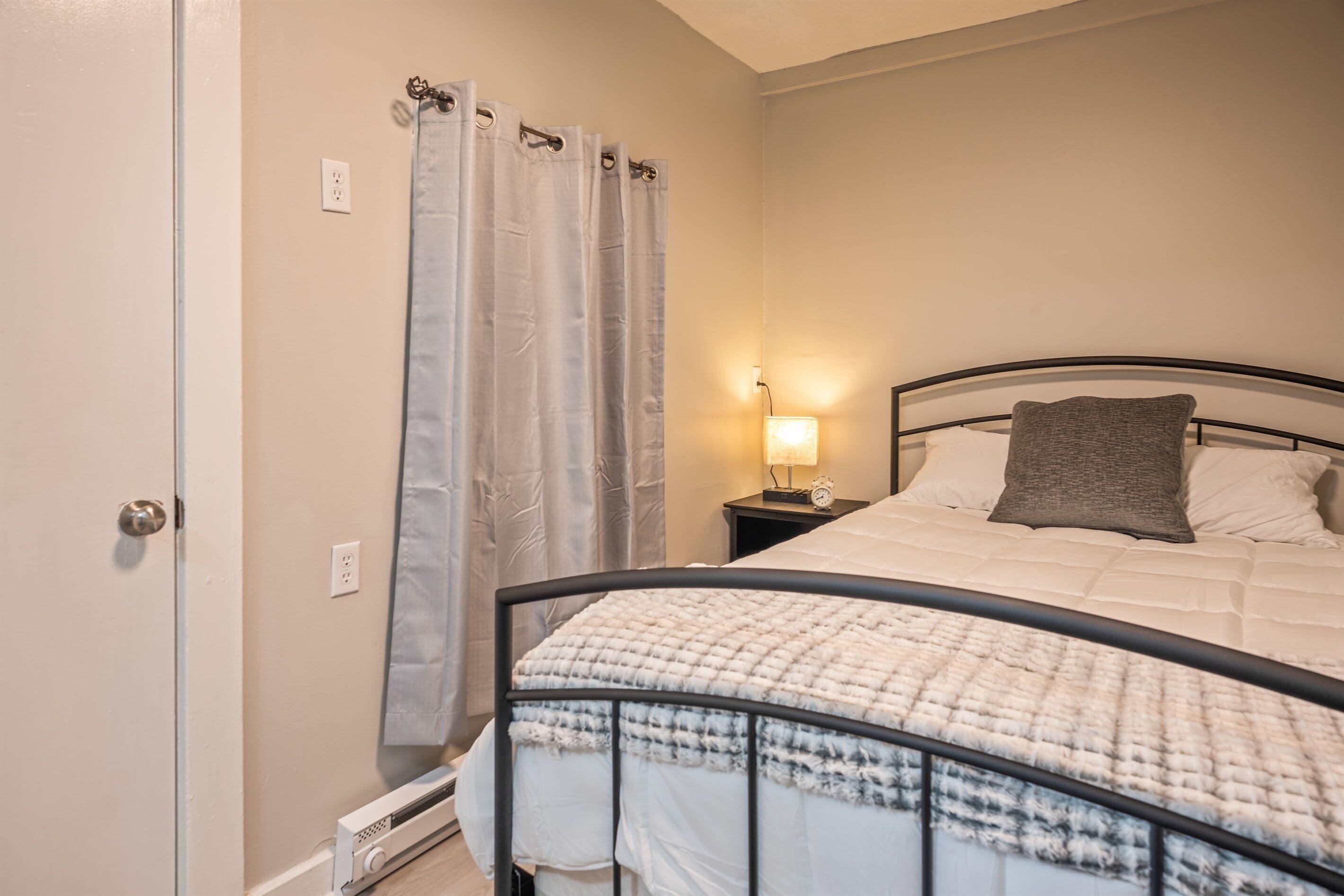 Queen bedroom with bedside lighting