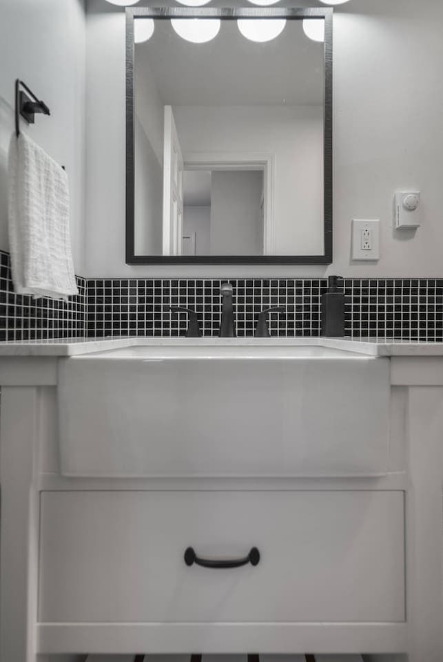 Bathroom mirror and vanity lighting