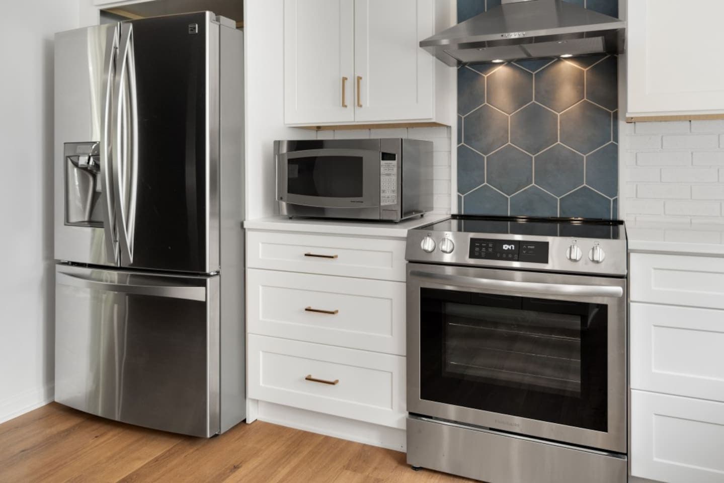Unit 6466 kitchen with stainless appliances