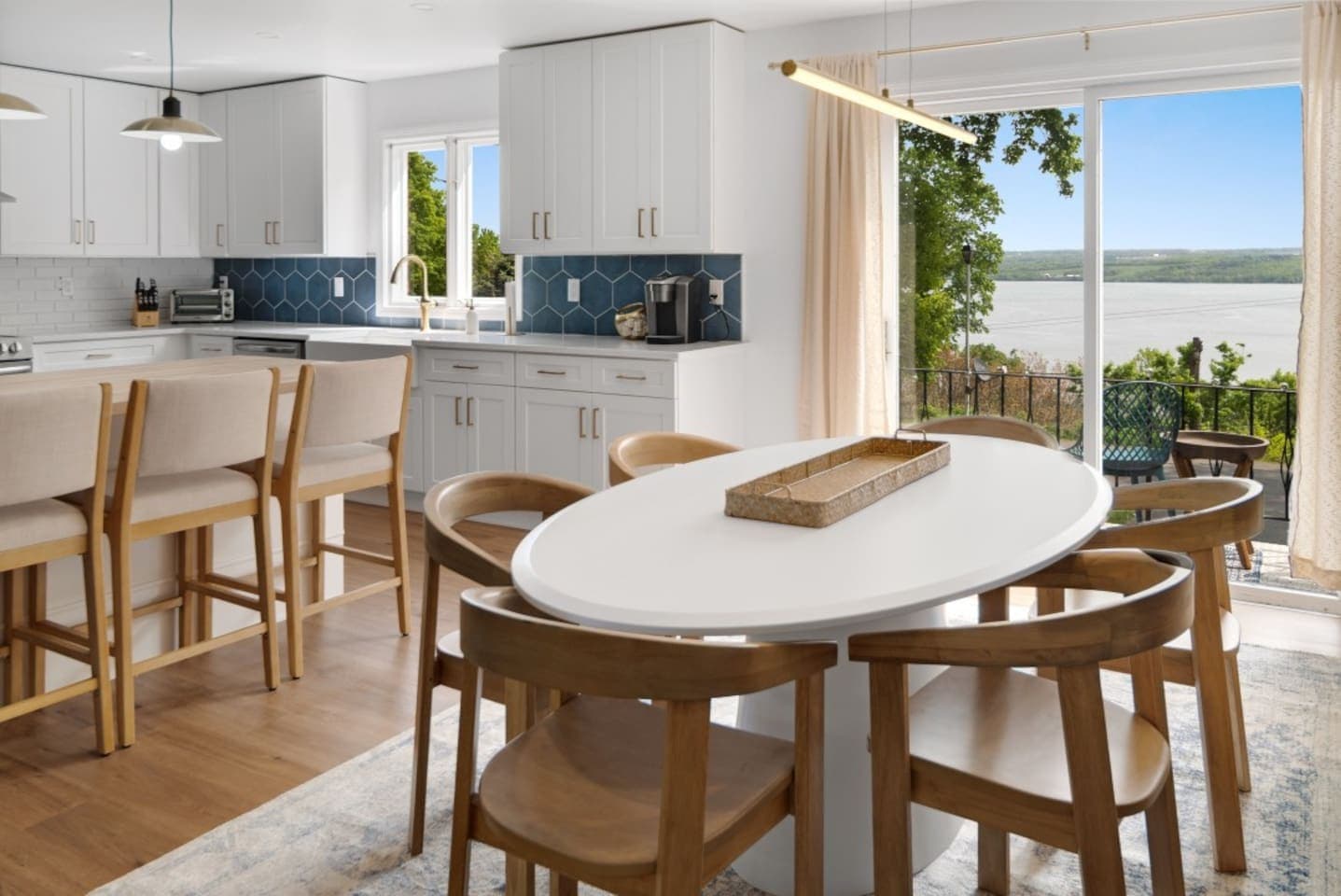 Unit 6466 dining area overlooking the lake