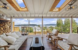 3BR 2.5BA – The Lucille Lake Washington View Retreat