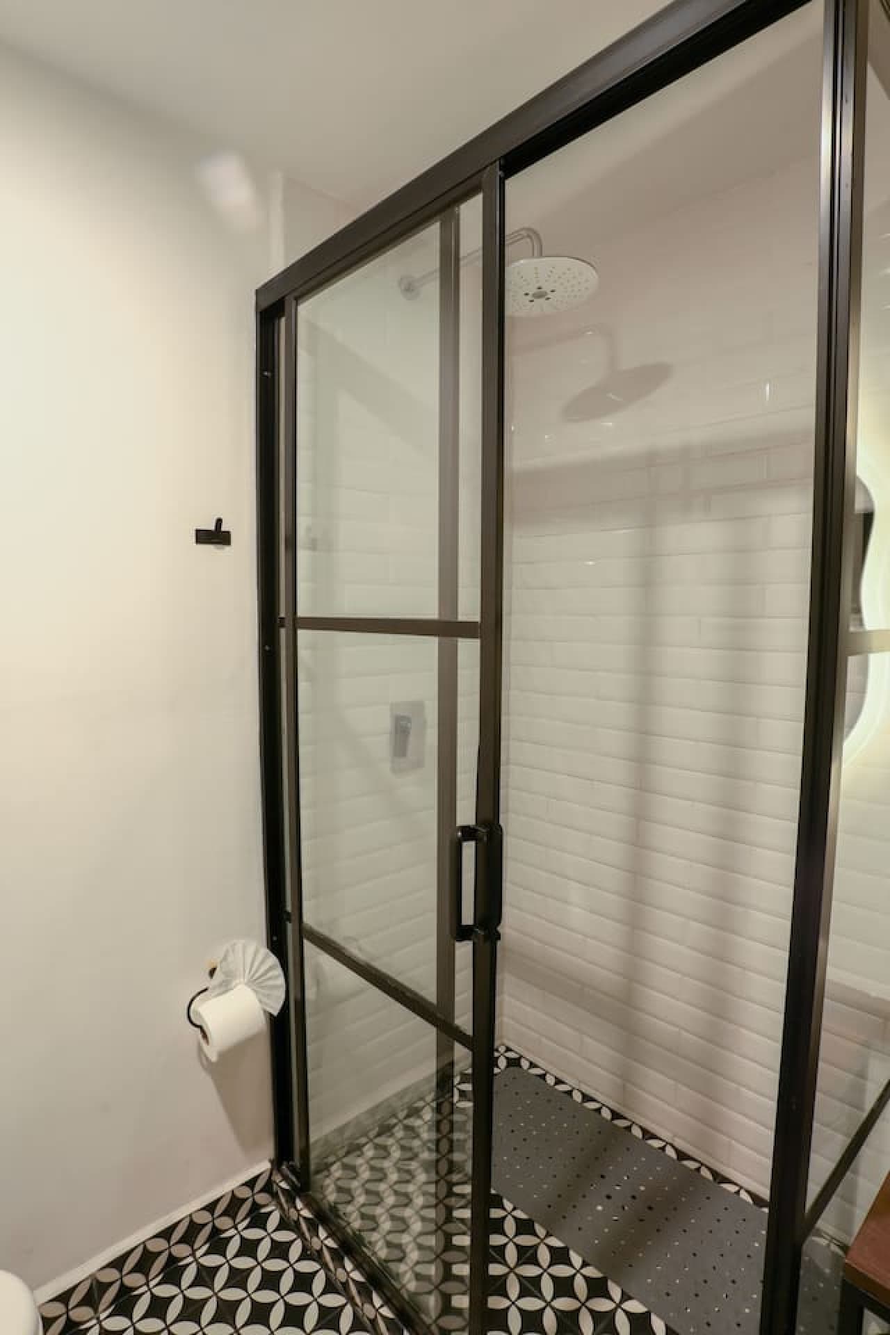 -Baño completo / Regadera.
