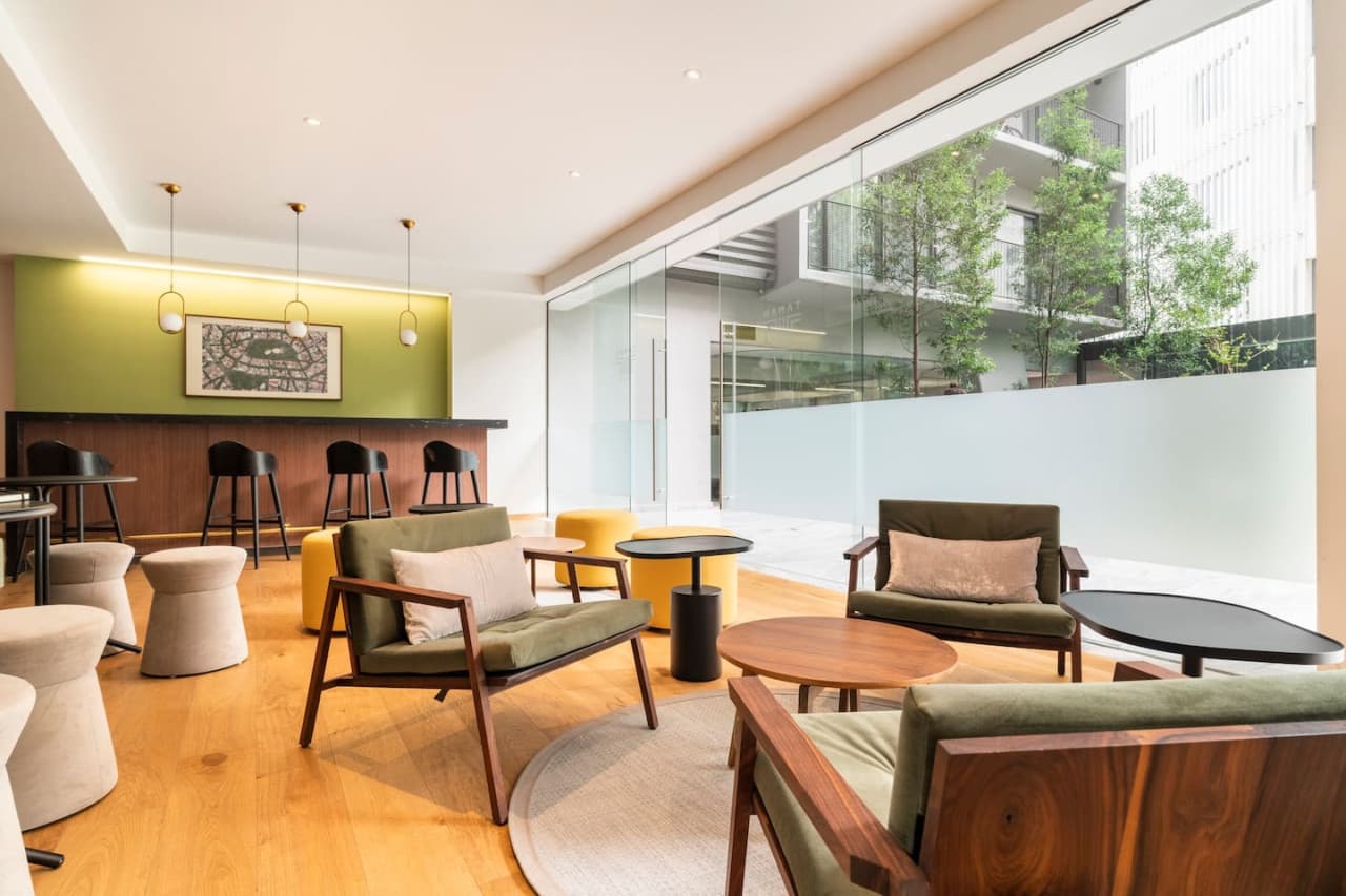 AREA LOUNGE