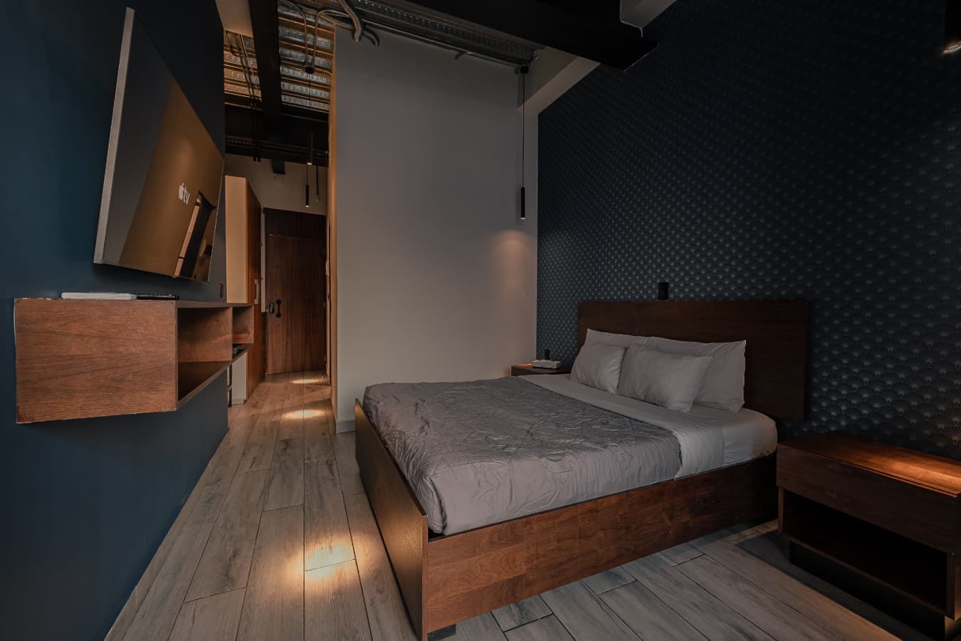 The Skyline Loft – Modern Comfort with Stunning City Views