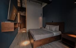 The Skyline Loft – Modern Comfort with Stunning City Views