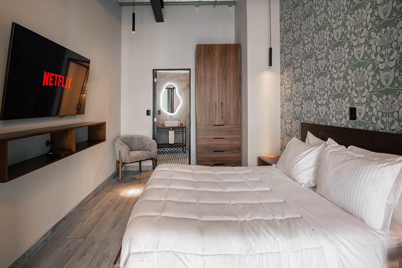 Botanic Loft – Stylish & Cozy Retreat w/ Kitchen & Private Bath