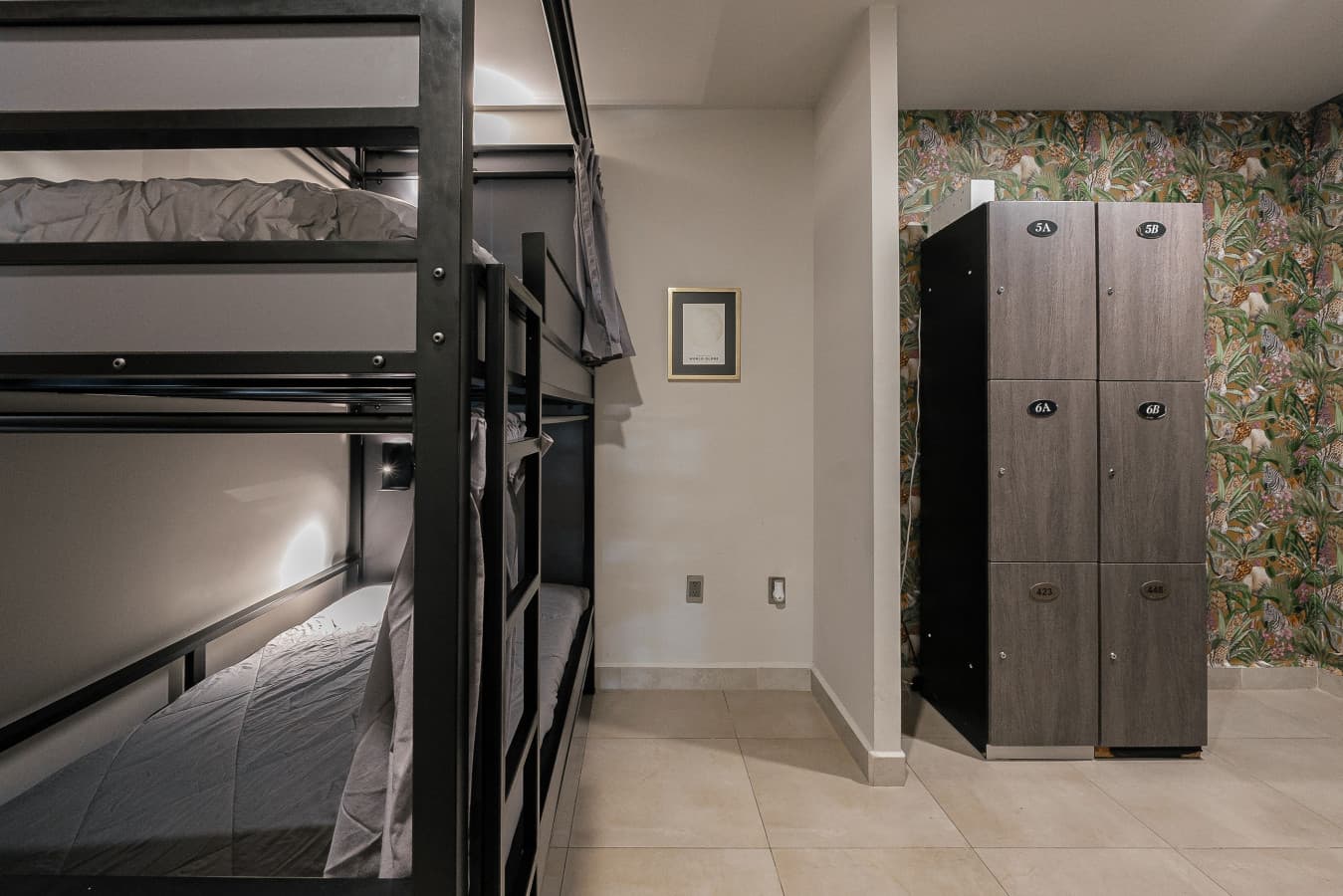 The Jungle Den – Shared Men's Dormitory 303 cama 5B low bed