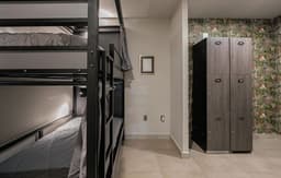The Jungle Den – Shared Men's Dormitory 303 cama 5B low bed