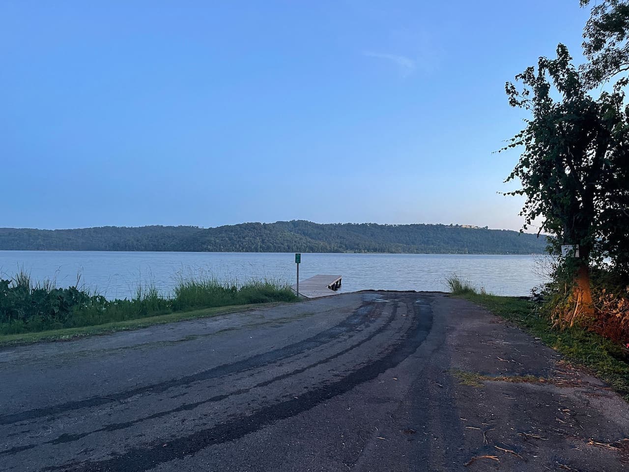 Boat launch 5 mins away