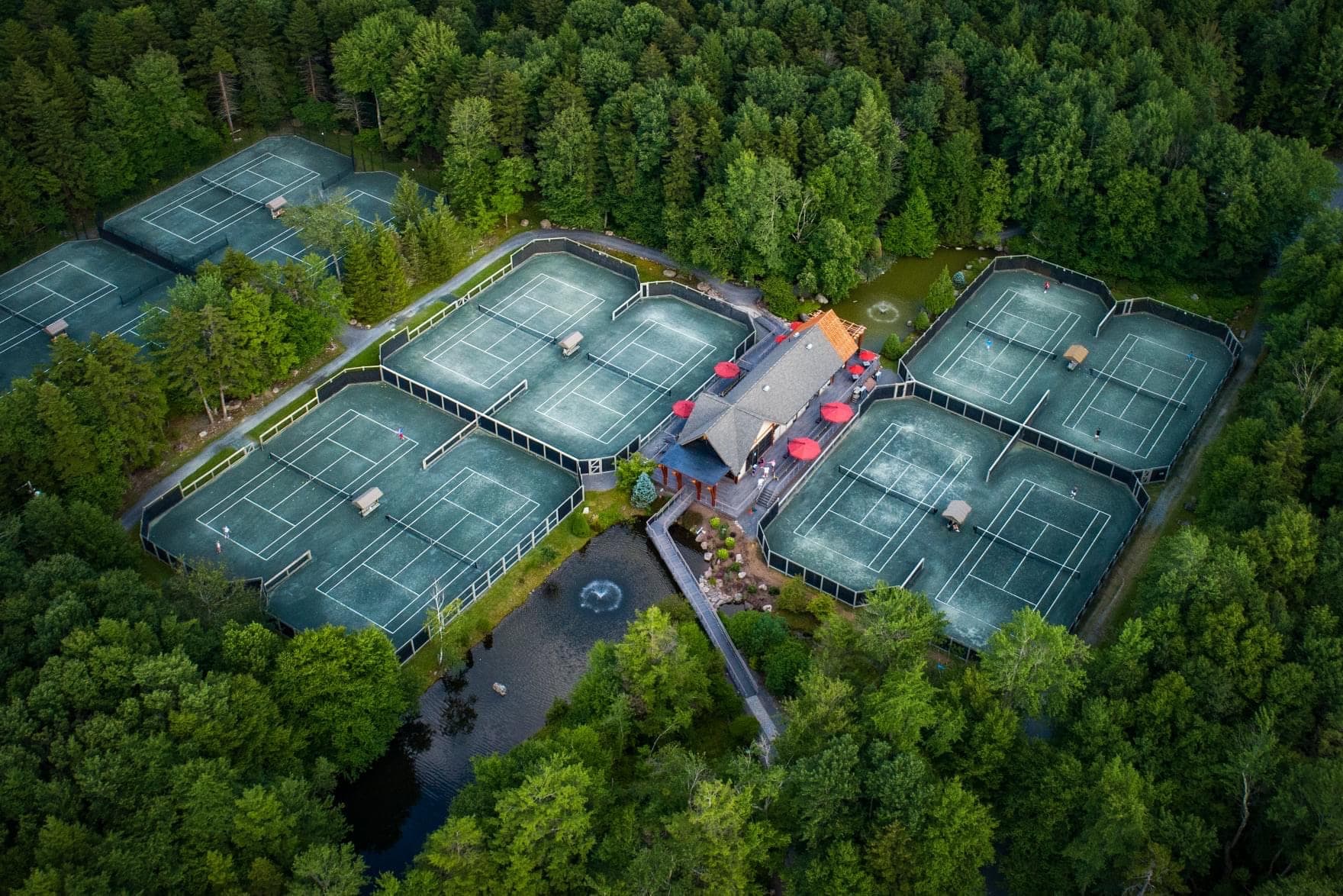 Premium tennis facilites at Lake Naomi Club
