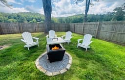 Lake Guntersville Cabin | Fenced Yard | Fire Pit - The Lucky Lodge