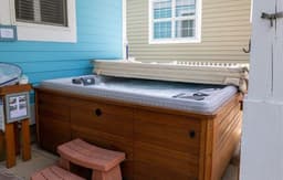 Lake Front/Hot Tub/Sleeps 10-12 (A Wave From It)