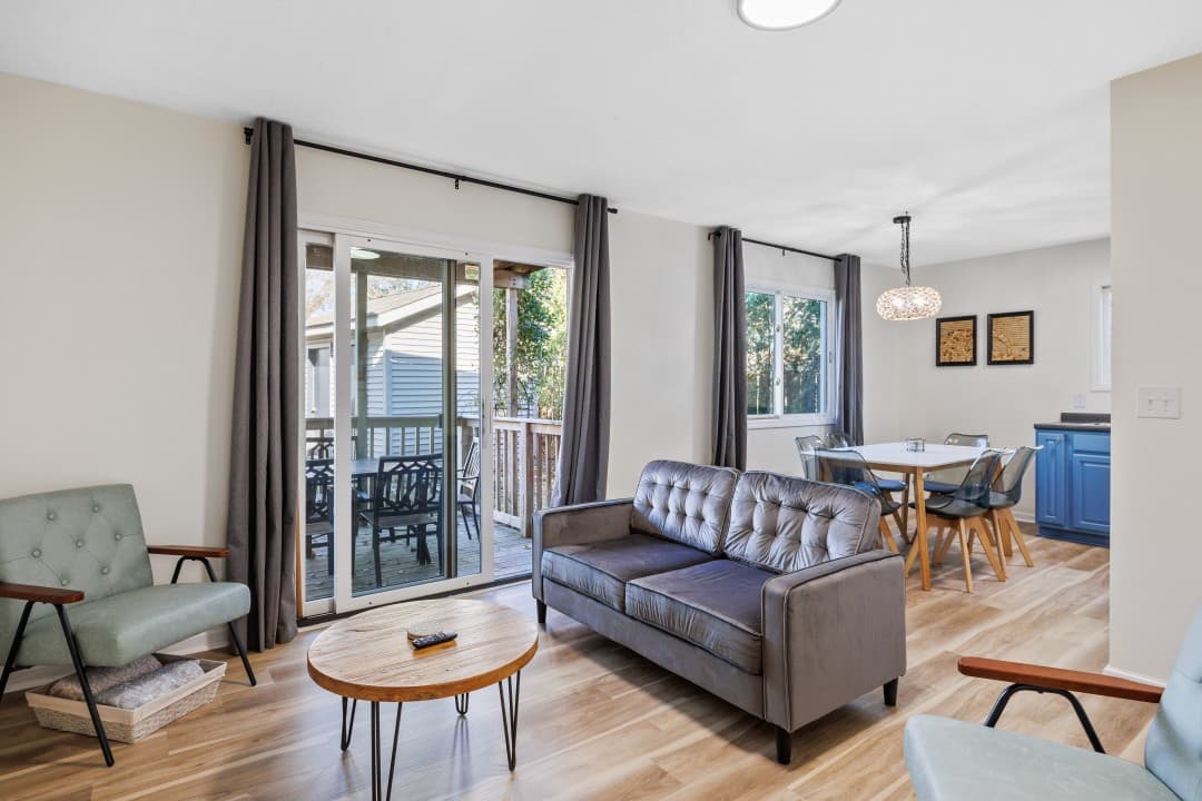 MTM Premier/2 Unit/2 Minutes  to Lake Michigan!