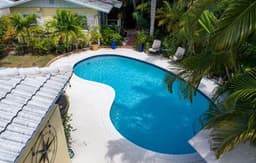 1BR Cottage with Heated Pool in Victoria Park