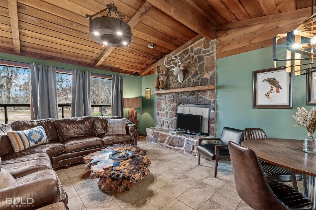 Cool Moss Stone Lodge w/Kayaks & Canoes
