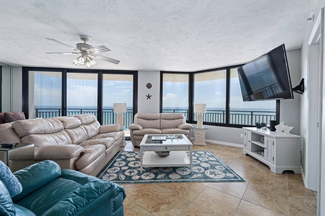 Beachfront 3 Bed, 3 bath Condo, Balcony & Pool