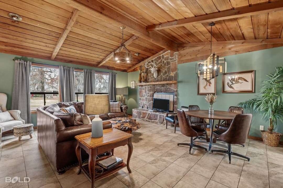 Cool Moss Stone Lodge w/Kayaks & Canoes