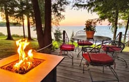 Pine Cottage | Lakefront | Hot tub | Fire Pit 
