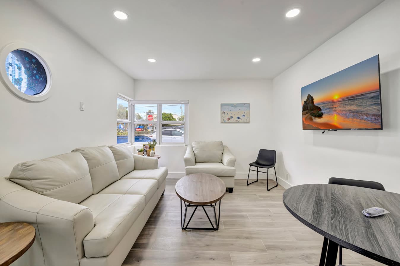 Banyan St 2BR/1BA off Las Olas- Steps to Beach #1